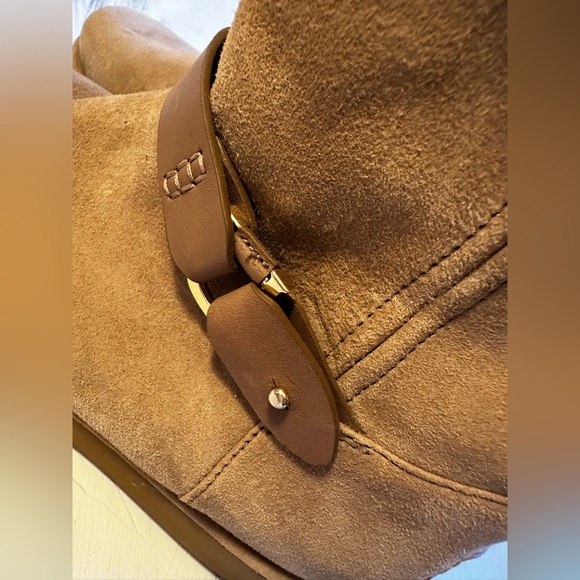 Ugg zip up boots. - Picture 5 of 8